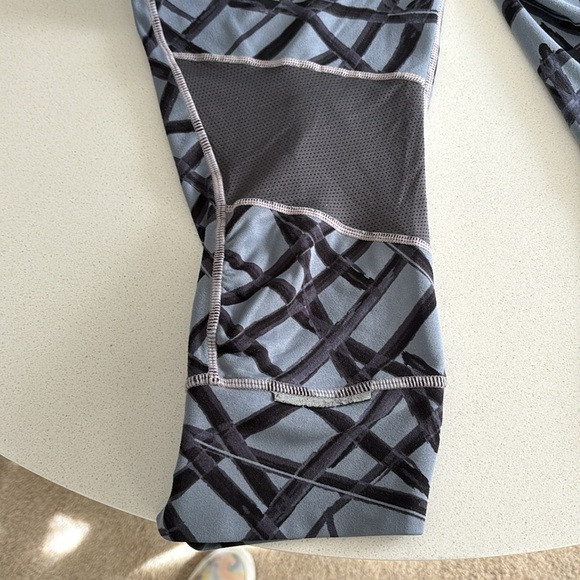 Athleta Crop Printed Athletic Leggings Size Small - Picture 8 of 12